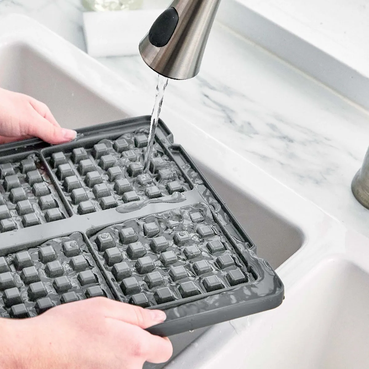 Elite Ceramic Nonstick 4-Square Waffle Maker | Graphite