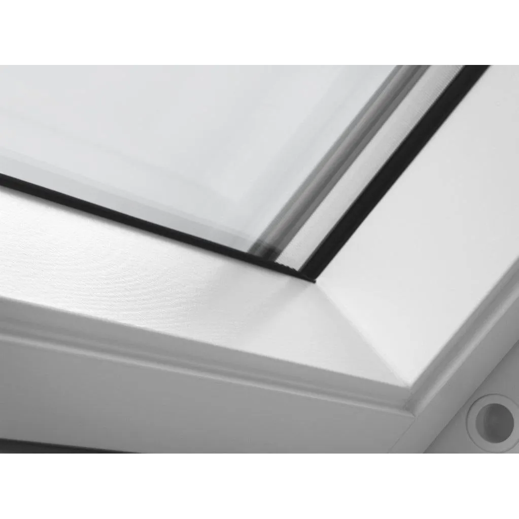 VELUX GGL CK04 2067 High Energy Efficiency Glazing White Painted Centre-Pivot Window (55 x 98 cm)