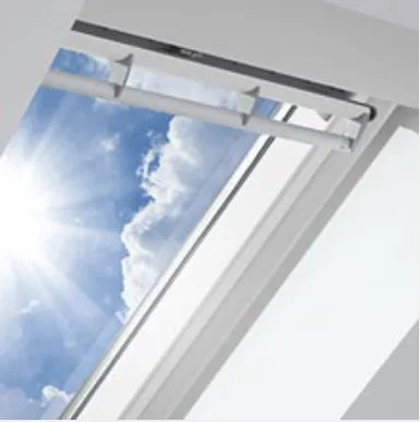 VELUX GGL UK04 2069 Solar UV Heat Protection Glazing White Painted Centre-Pivot Window (134 x 98 cm)