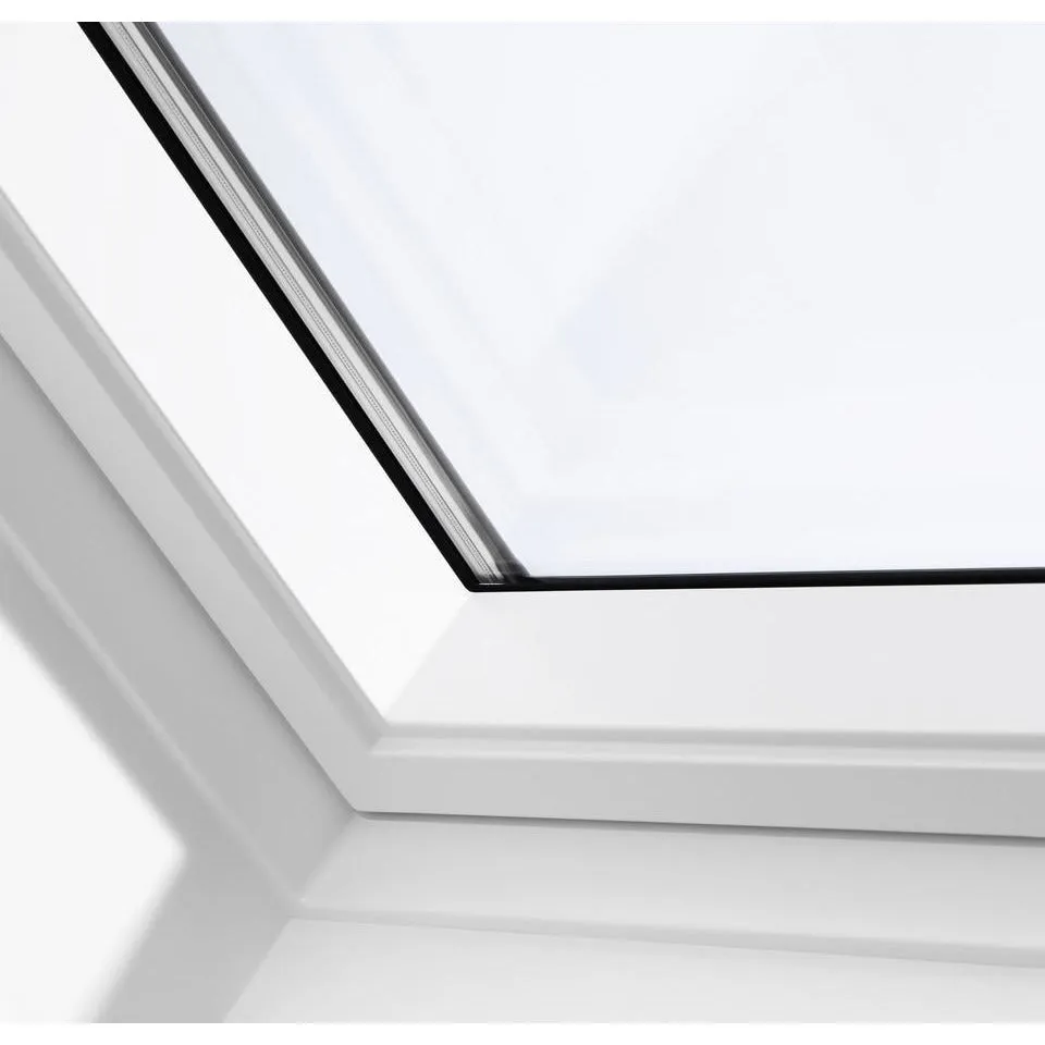 VELUX GGL UK10 2069 Solar UV Heat Protection Glazing White Painted Centre-Pivot Window (134 x 160 cm)